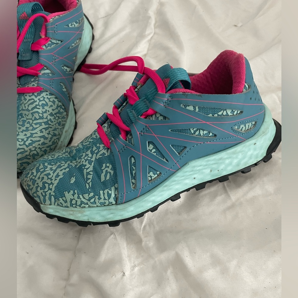 Girls adidas ortholite sneaker. Size 1.